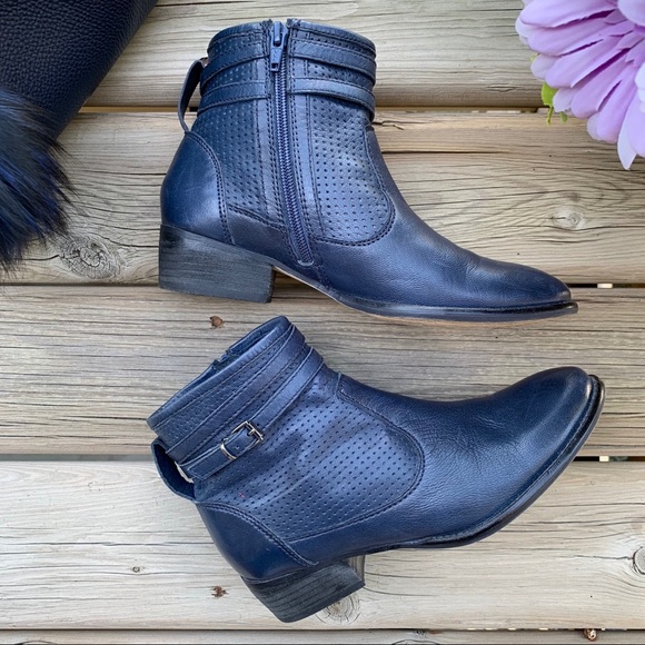 Seychelles Shoes - SEYCHELLES Navy Sanctuary Leather Ankle Boot